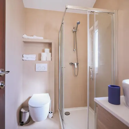 New! Luxury Stone Sokol With Large Pool In Gornje Rastane 빌라