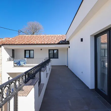 New! Luxury Stone Sokol With Large Pool In Gornje Rastane