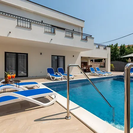 New! Luxury Stone Sokol With Large Pool In Gornje Rastane Gorica (Zadar)