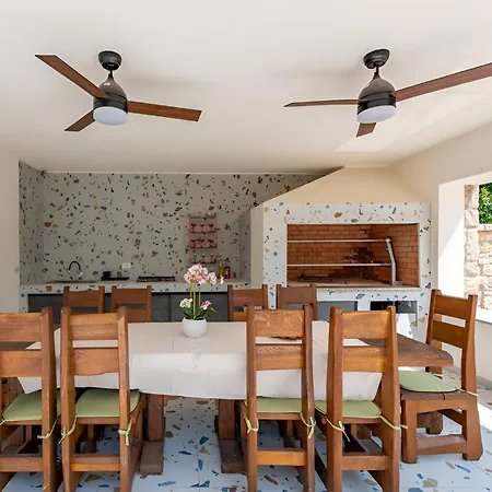 New! Luxury Stone Sokol With Large Pool In Gornje Rastane Gorica (Zadar)