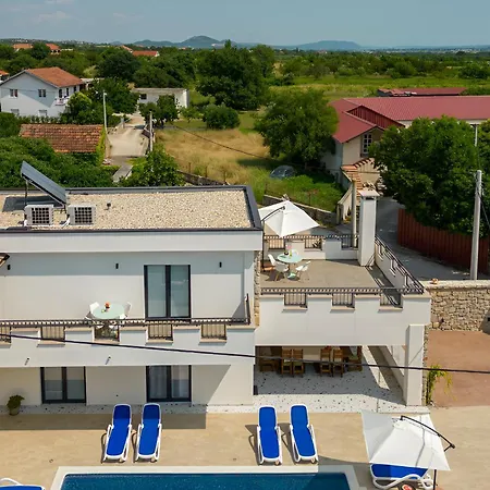 New! Luxury Stone Sokol With Large Pool In Gornje Rastane