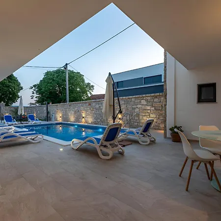 New! Luxury Stone Sokol With Large Pool In Gornje Rastane Gorica (Zadar)